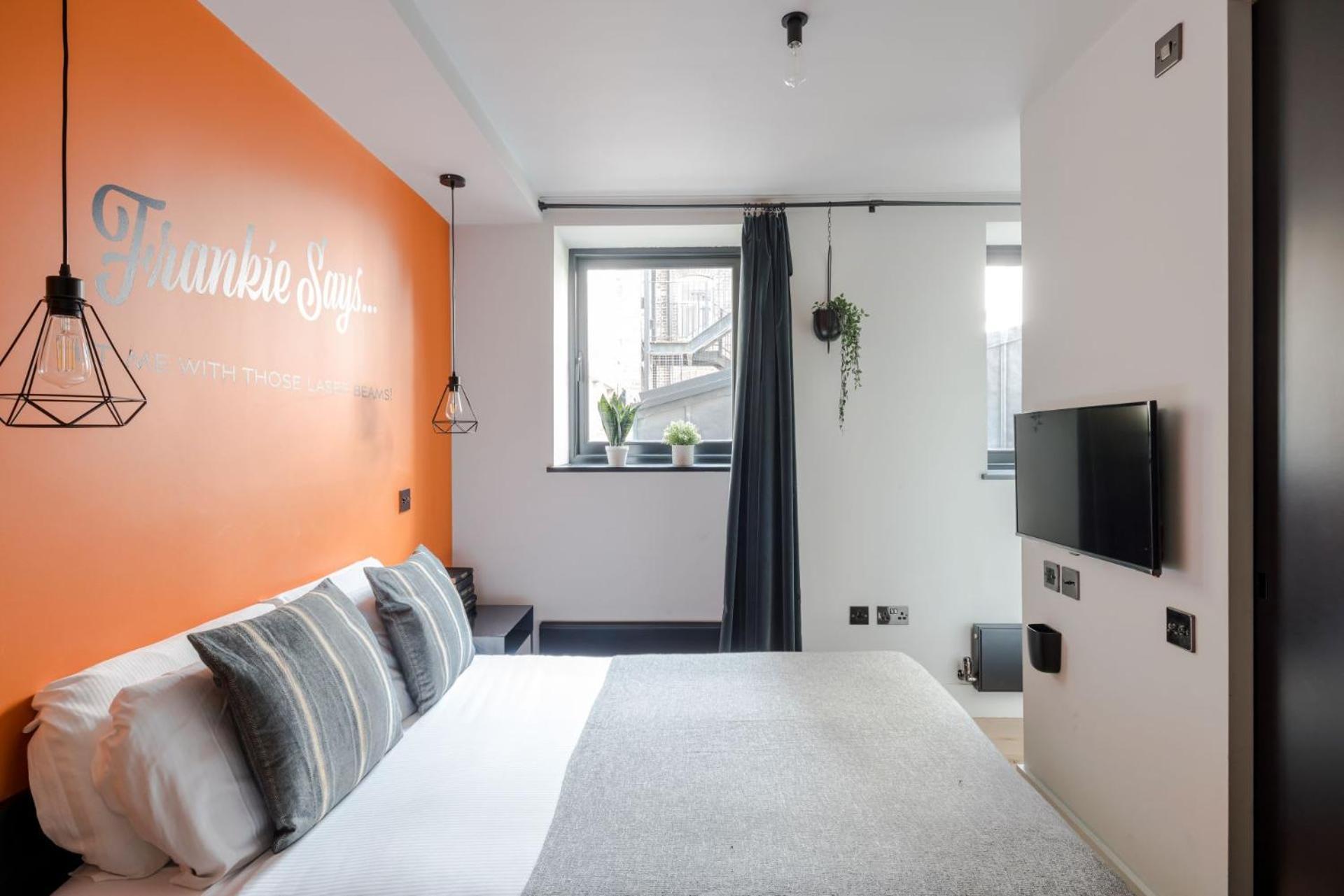 The Good Vibes Parlour - Covent Garden - By Frankie Says Apartment London Exterior photo